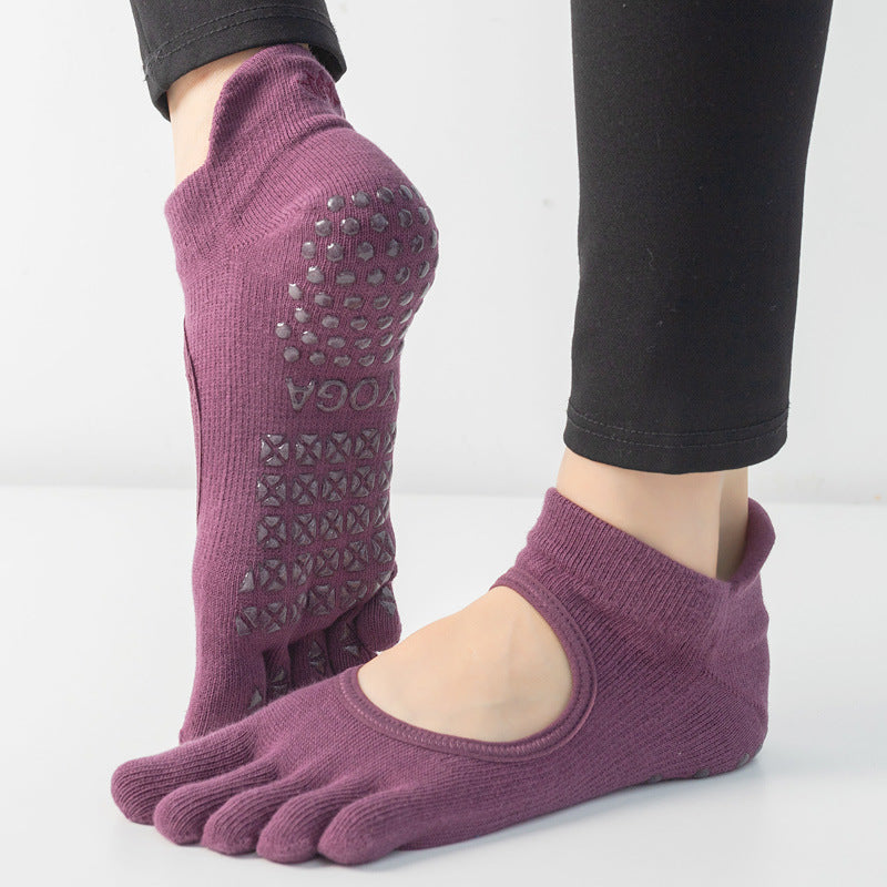 Embroidery logo Seperate Five toe Yoga socks